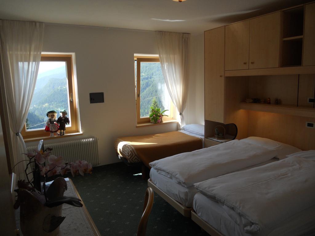 Hotel Garni Excelsior Livinallongo Del Col Di Lana Room photo