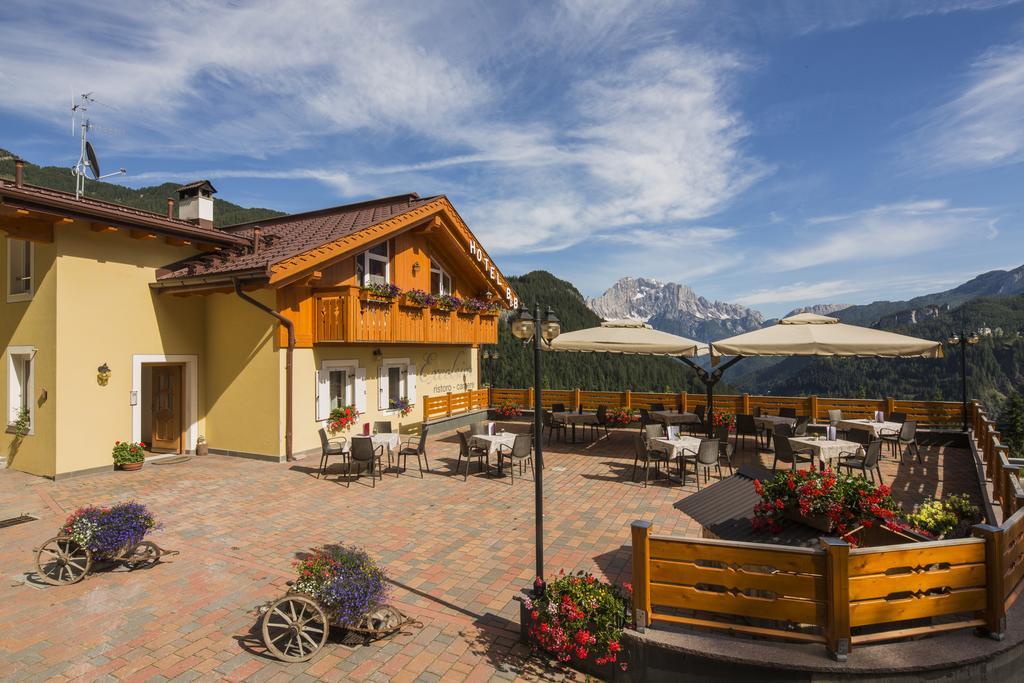 Hotel Garni Excelsior Livinallongo Del Col Di Lana Exterior photo