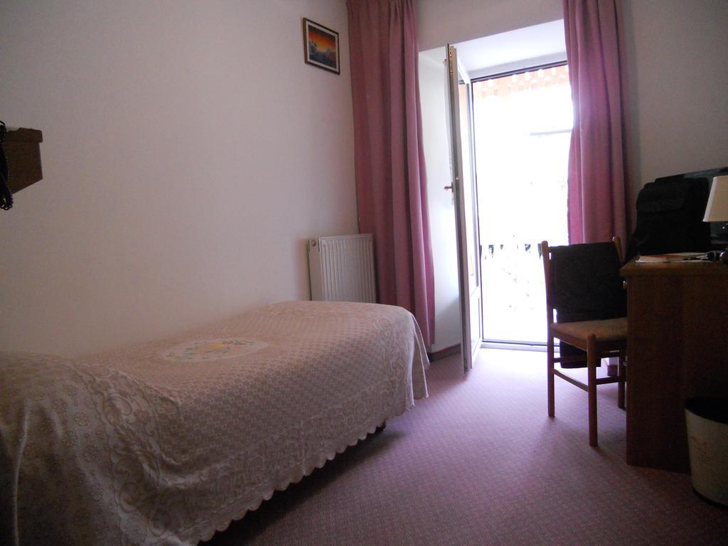 Hotel Garni Excelsior Livinallongo Del Col Di Lana Room photo